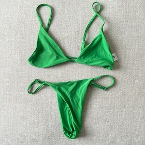 Tiger Mist, green bikini